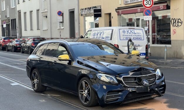Schwerer Unfall in Pempelfort: Pedelecfahrer schwebt in Lebensgefahr