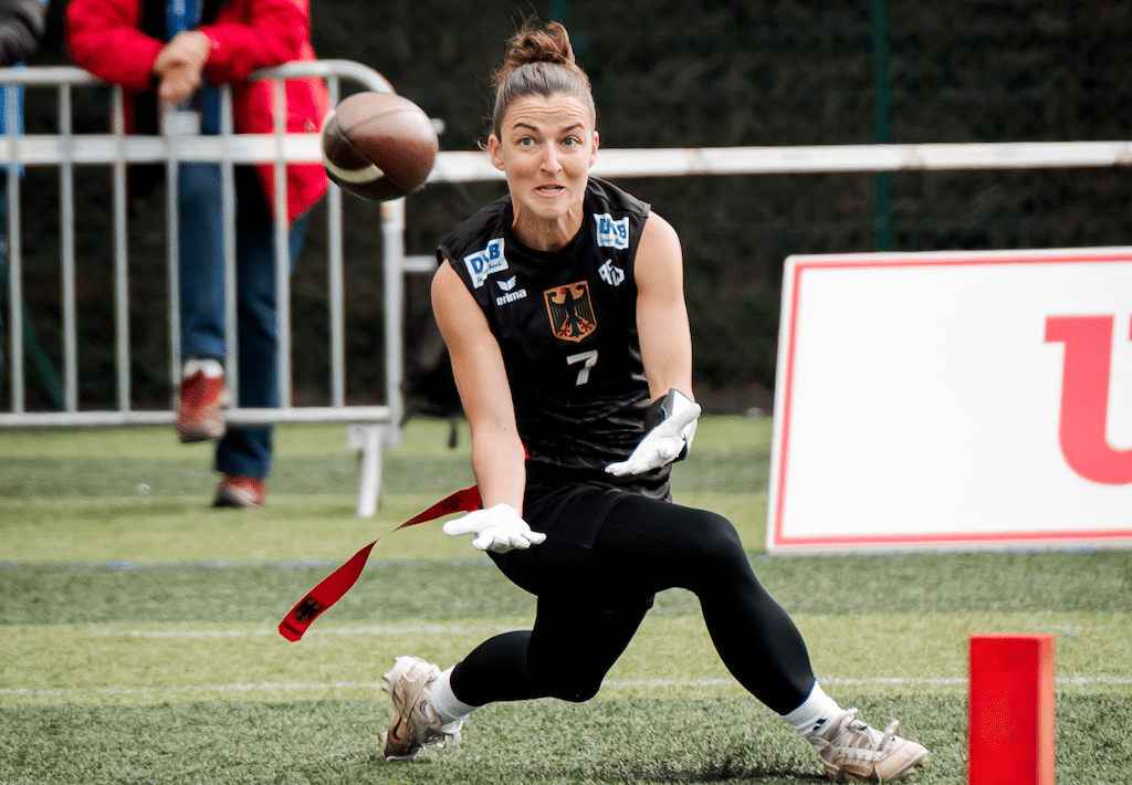 Flag-Football-Nationalspielerin Kyra Fischer, die auch für die Düsseldorf Firecats spielt. © AFVD
