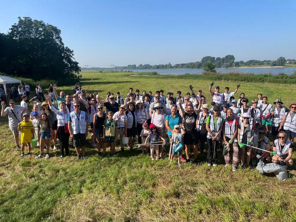 Ein starkes Team für das Rhine Cleanup in Kaiserswerth rückt an © Alexandra Stoffel