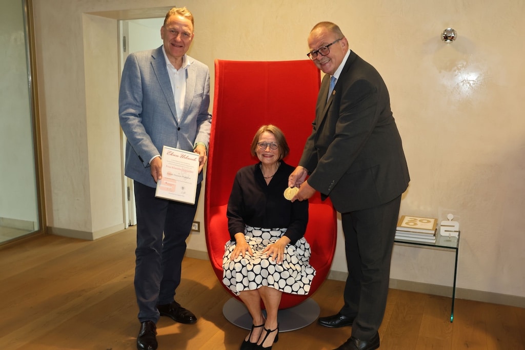 Christoph Wintgen und Ulrich Müller stellten die Preisträgerin vor