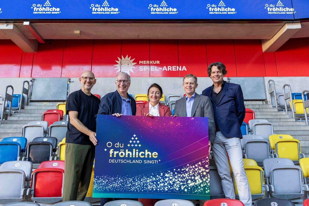 Michael Brill (Geschäftsführer D.LIVE), Patrik Meyer (Geschäftsführer The Event Office), Miriam Koch (Beigeordnete für Kultur, Integration und Gesundheit der Landeshauptstadt Düsseldorf), Arndt Scheffler (Managing Director AXS Germany) und Christoph Post (Geschäftsführer DEF MEDIA) - v.l.n.r. © Kenny Beele