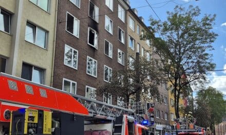 Wohnungsbrand Bilker Allee – Feuerwehr im Großeinsatz