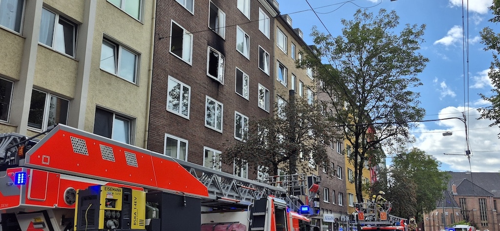 Im 3. Obergeschoss eines Mehrfamilienhauses kam es zu einem Wohnungsbrand. © Patrick Schüller