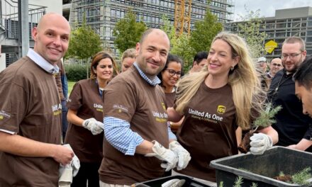 Kleine Setzlinge, große Wirkung: UPS startet Baumaktion in Monheim