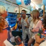 Backstreet’s Back auf Schienen: Oldiebahn verwandelt sich in rollende Fanparty durch Düsseldorf