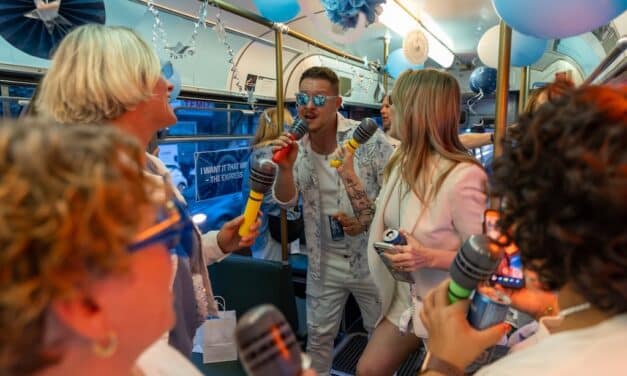 Backstreet’s Back auf Schienen: Oldiebahn verwandelt sich in rollende Fanparty durch Düsseldorf