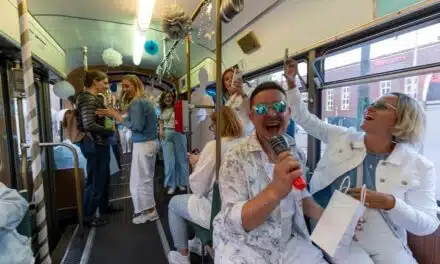 Zweite Backstreet-Boys-Bahn: Rheinbahn schickt Fans erneut auf Zeitreise durch Düsseldorf