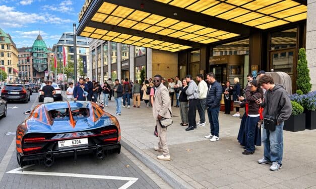 Fünf Millionen Euro auf der Kö: Dieser Bugatti löste vor dem Breidenbacher Hof einen Carspotter-Auflauf aus