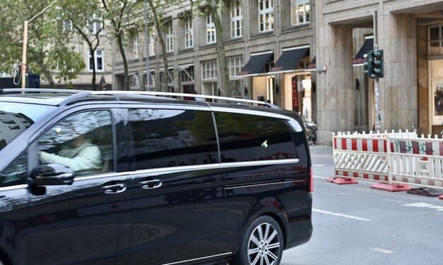 Vorfreude in der Altstadt: Sind schon erste Backstreet Boys in Düsseldorf eingetroffen?