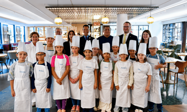 „Einmal Gastgeber sein“: Grundschulkinder proben im Hotel Kö59 für ihren großen Auftritt
