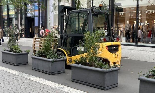 Schadowstraße erhält weitere Pflanzkübel für mehr Sicherheit