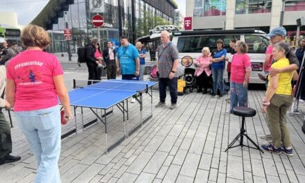 Schwung, Sport und echte Power: Die „Pingpong Powerfrauen” machten Halt auf dem Düsseldorfer Schadowplatz