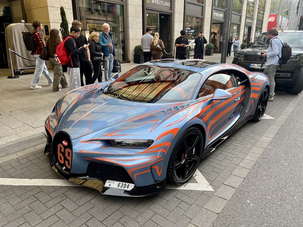 Bugatti Chiron Super Sport löst Carspotteralarm aus © Lokalbüro Bugatti Chiron Super Sport löst Carspotteralarm aus © Lokalbüro