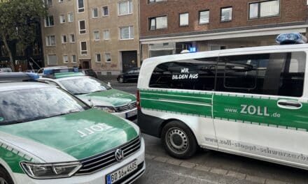 Razzia gegen mutmaßliche Schleuserbande: Zoll rückt auch in Düsseldorf an