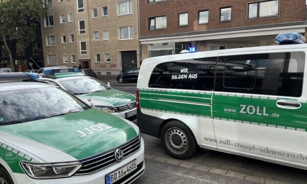 Razzia gegen mutmaßliche Schleuserbande: Zoll rückt auch in Düsseldorf an
