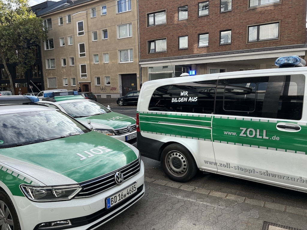 Zollfahrzeuge im Einsatz © Lokalbüro