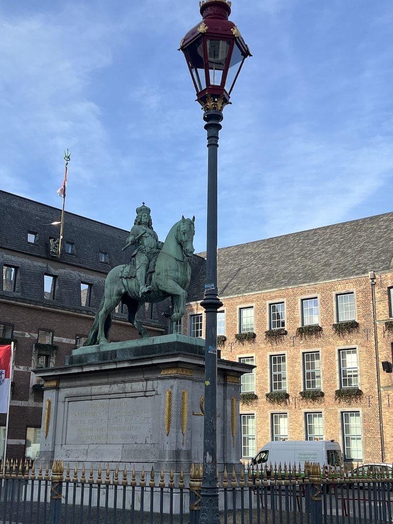 Jan Wellem auf dem Marktplatz © Lokalbüro Jan Wellem auf dem Marktplatz © Lokalbüro