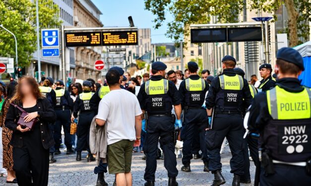 Polizei kontrolliert rund 13.600 Personen in der Altstadt