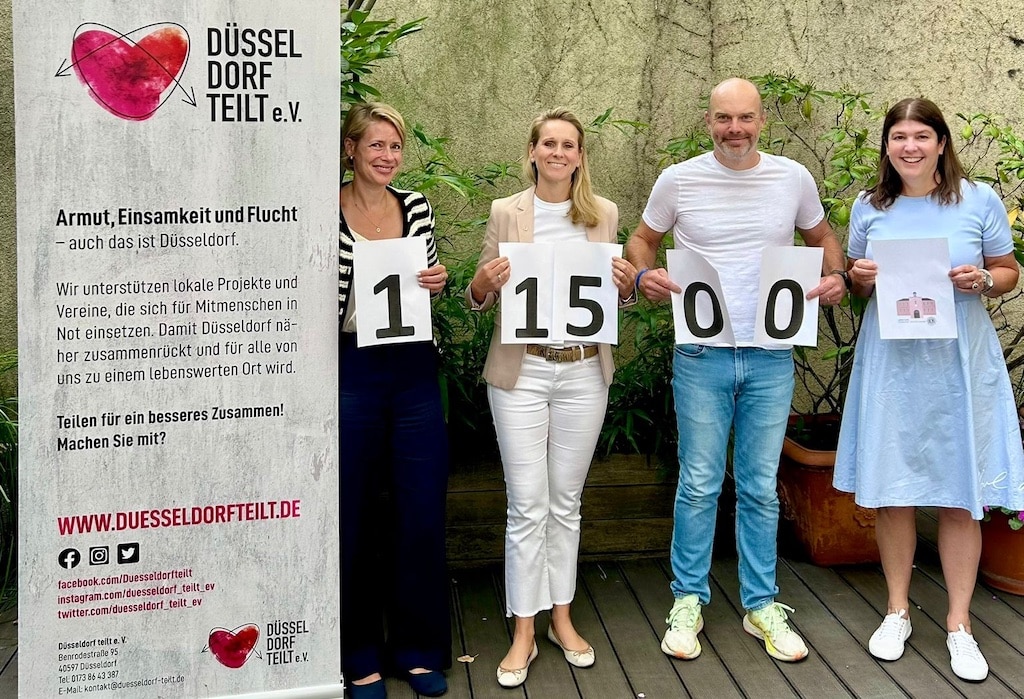 Glückliche Gesichter bei der Spendenübergabe an Düsseldorf teilt e.V. © Lions Club Düsseldorf-Schloss Kalkum