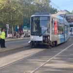 Reisebus kracht in Stadtbahn – zwei Verletzte in der Düsseldorfer Innenstadt