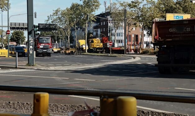 Wersten versinkt im Baustellen-Stress: Rheinbahn und Autobahn GmbH sperren gleichzeitig