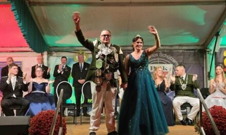 Neue Majestäten und Ehrungen beim Bilker Regimentskrönungsball