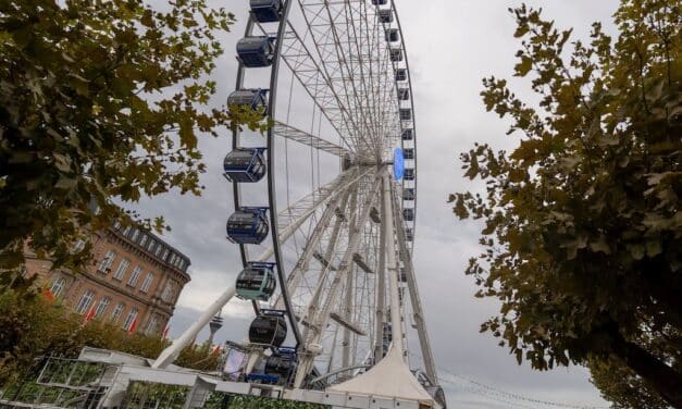 Riesenrad auf dem Burgplatz: Der erste Samstag gehört der Armenküche