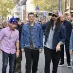 Backstreet-Fieber in Düsseldorf: Geburtstagsständchen vor dem Breidenbacher Hof