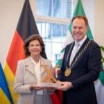 Königin Silvia besucht Düsseldorf: Einweihung des neuen Luisen-Gymnasiums und Empfang im Rathaus