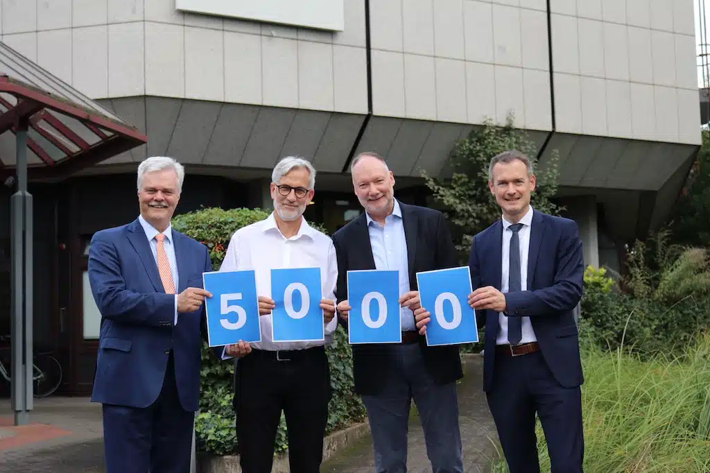 v.l.n.r.: Michael Fischer,Vorsitzender Freundeskreis Aquazoo, Dr. Hauke Duckwitz, Vorsitzender Kinderschutzbund Düsseldorf e.V., Markus Schlüter, Schatzmeister Kinderschutzbund Düsseldorf e. V., Dr. Jochen Reiter, Direktor des Löbbecke Museums + Aquazoo. ©Aquazoo.