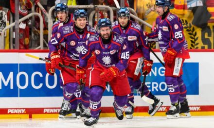 DEG feiert Startrekord: 5:3 gegen Freiburg bringt den neunten Sieg im neunten Spiel