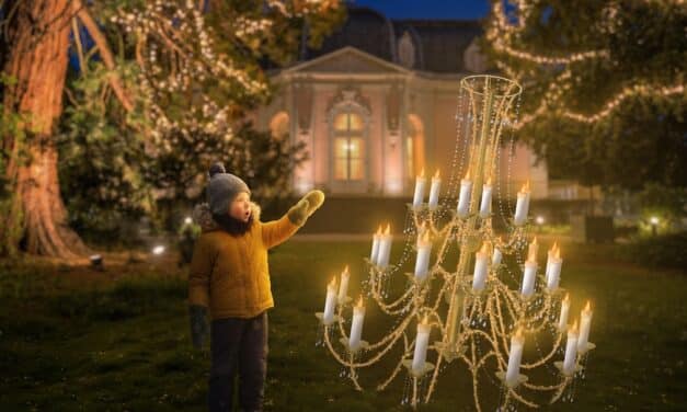 Die leuchtenden Gärten auf Schloss Benrath: Winterlicher Lichterzauber zwischen alten Baumkronen