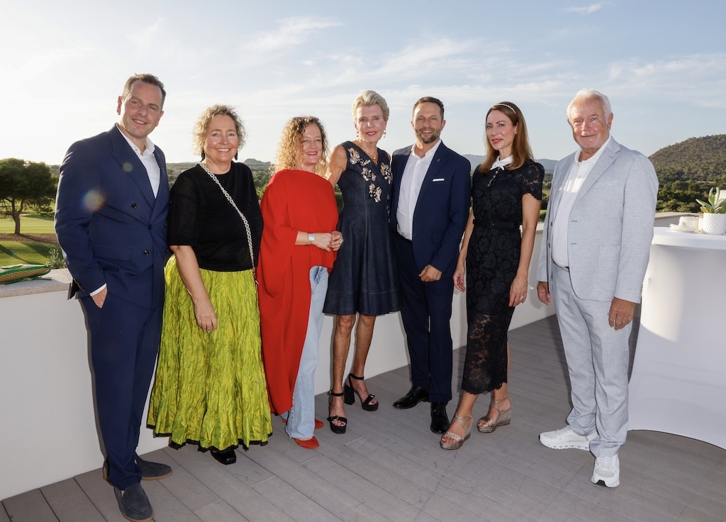 v.l. Marcel Brünnen, Andrea Zadow, Lexa Wilms, Michi, Daniel Rudolf, Anja und Wolfgang Kubicki. © Isa Foltin.